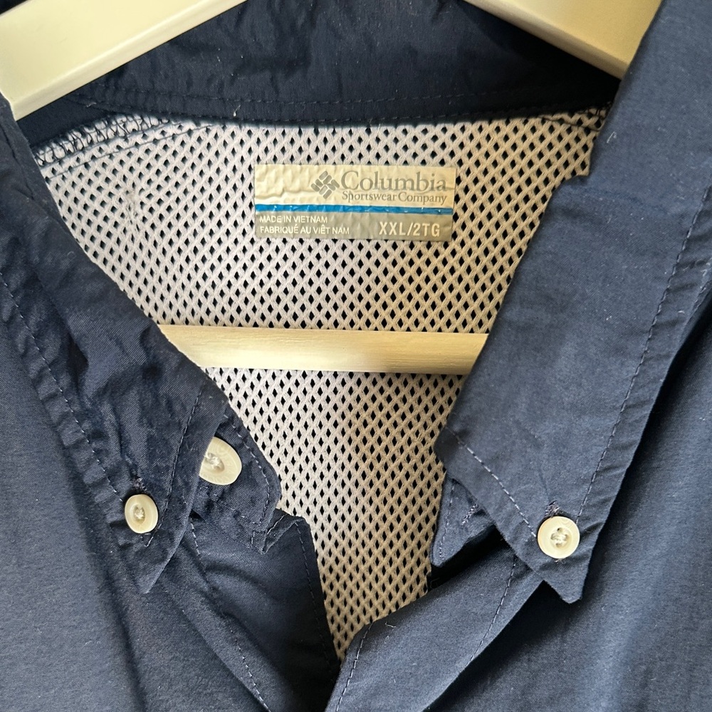 Columbia Men's Dark Blue Casual Shirt